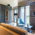 Downtown Mitte 4*